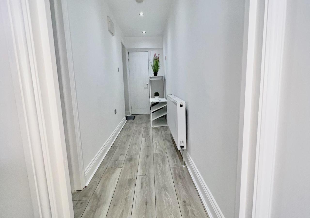 Charming 3-Bed Flat In Shepherds Bush - Sleeps 9 伦敦 外观 照片