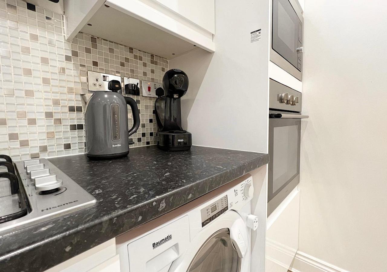 Charming 3-Bed Flat In Shepherds Bush - Sleeps 9 伦敦 外观 照片
