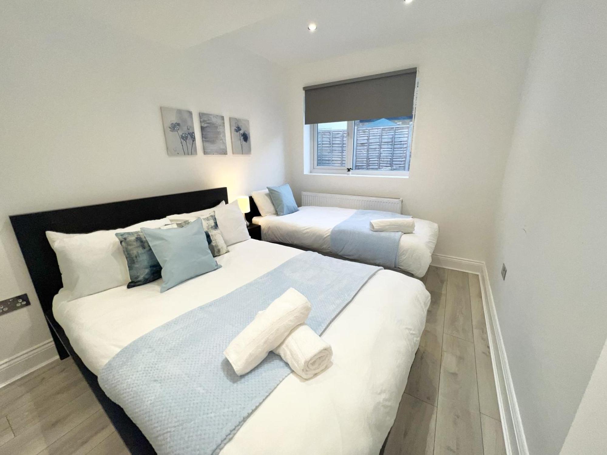 Charming 3-Bed Flat In Shepherds Bush - Sleeps 9 伦敦 外观 照片