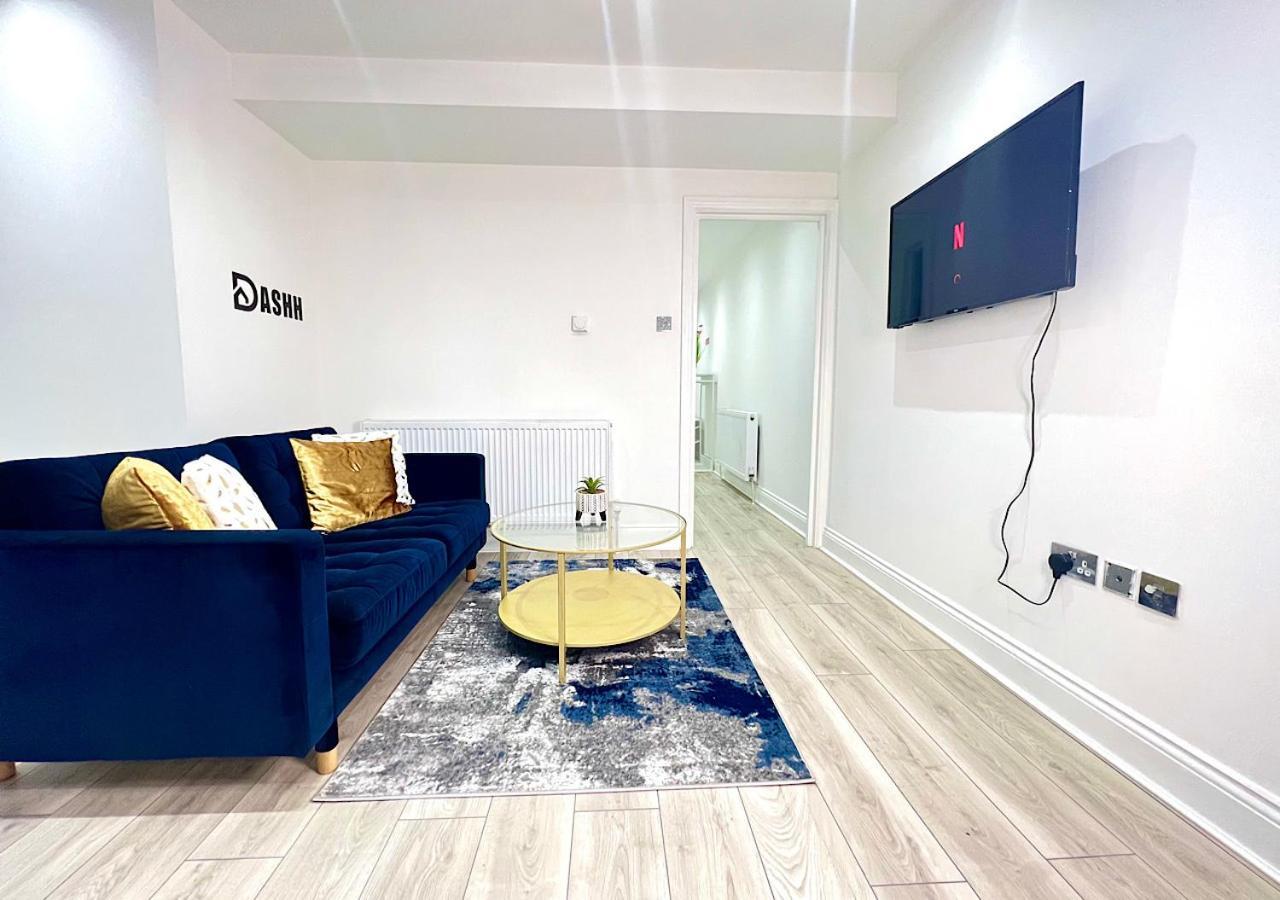 Charming 3-Bed Flat In Shepherds Bush - Sleeps 9 伦敦 外观 照片