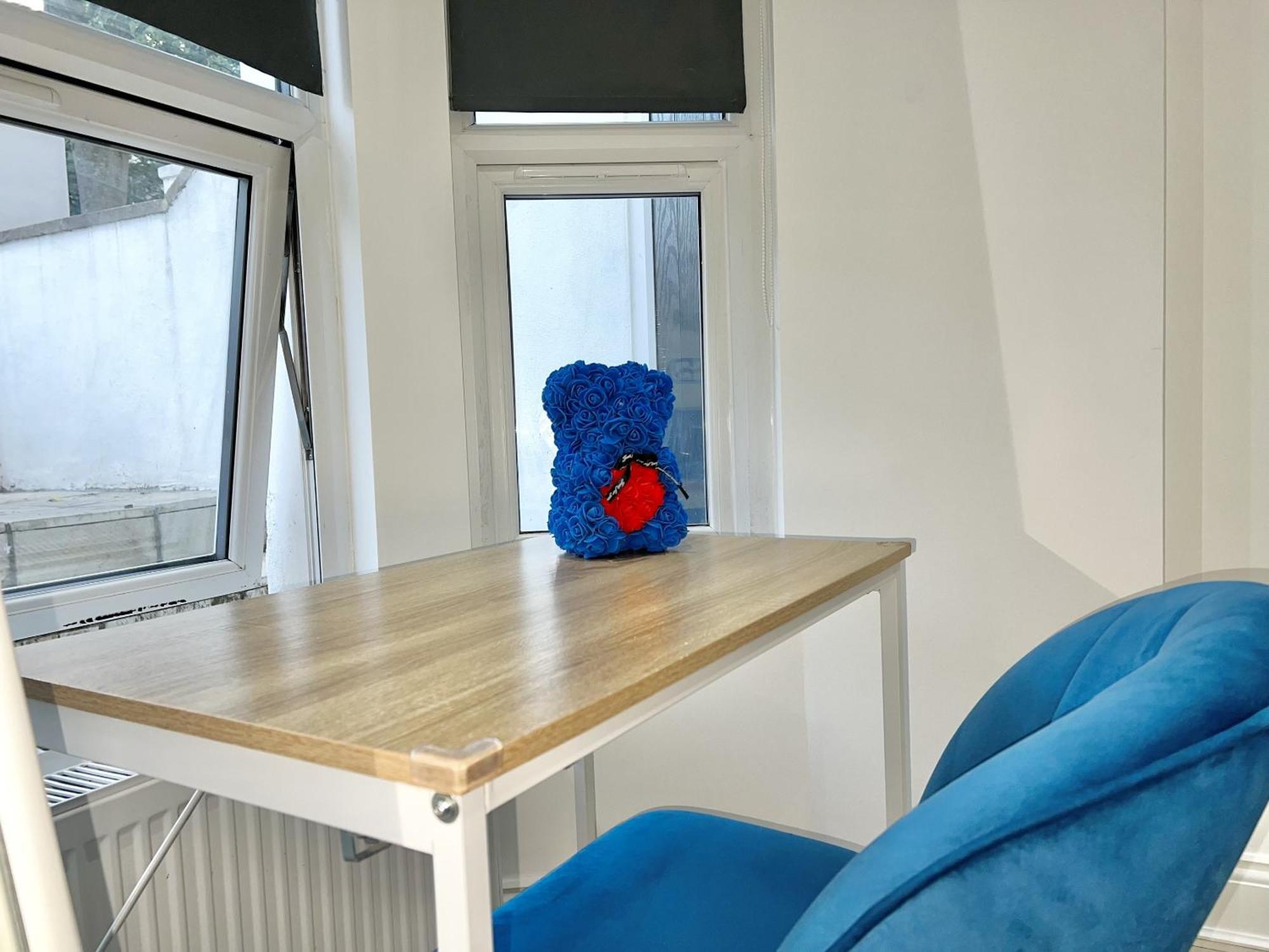 Charming 3-Bed Flat In Shepherds Bush - Sleeps 9 伦敦 外观 照片